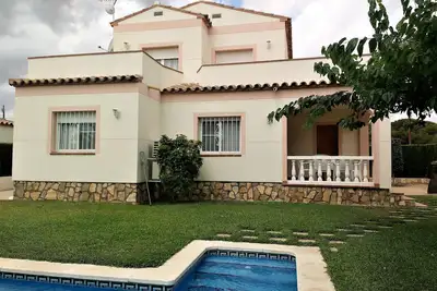 Image de Villa avec piscine privée pour 8 personnes, climatisation, Wifi