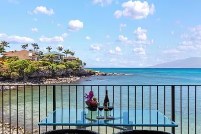 Image de Au bord de l'eau! Condo Oceanfront 2 cac / 2 ba # 118, coin rez-de-chaussée.