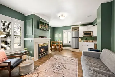 Image de Suite d'angle - Confort moderne au cœur du centre-ville de Sturgeon Bay