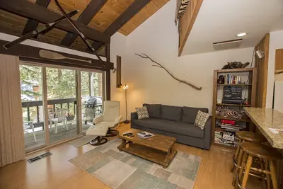 Image de 3br confortable et plaisant, 2ba Condo avec Hoa Services, 1. 5 Miles de Tahoe City!