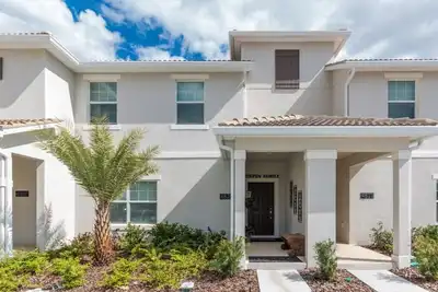 Image de Belle maison de 4 chambres, piscine privée, communauté fermée, une connexion Wi-Fi