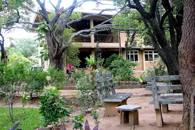 Image de Chambres spacieuses avec / salles de bains attenantes / Travellers Paradise