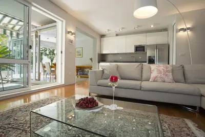 Image de Appartement de luxe Lea avec grand jardin