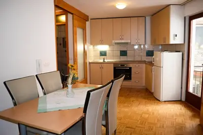 Image de Spacieux appartement rénové de 2 chambres à coucher