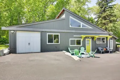 Image de Bright Sagle Home sur le lac Pend Oreille - 7 couchages!