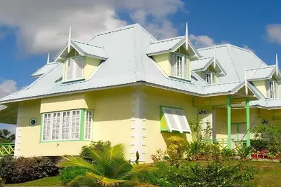Image de Waterfall Villa - État d'origine avec piscine Splash près de 4 plages de sable blanc