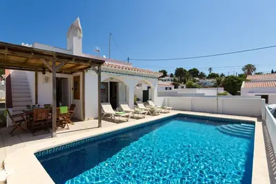 Image de Belle villa Serena avec piscine privée.