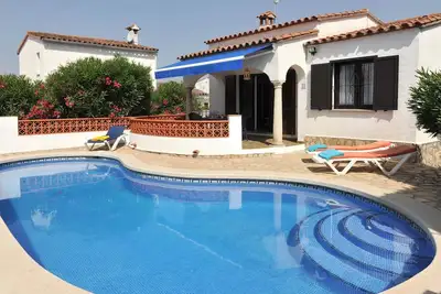 Maison avec piscine et wifi. Hutg-000209