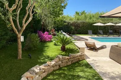 Image de Villa Adelaide à 300 m de la plage et 15 mn à pied de la place des Lices.