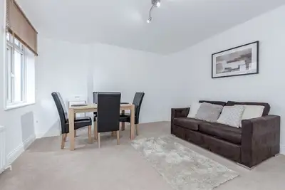Image de (4) Les grands groupes aiment cet appartement, vous aussi. Un parking gratuit et une bonne connexion Wi-Fi