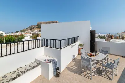 Image de Lindos Olive Suite - Appartement de luxe avec terrasse privée sur le toit et vue sur la mer