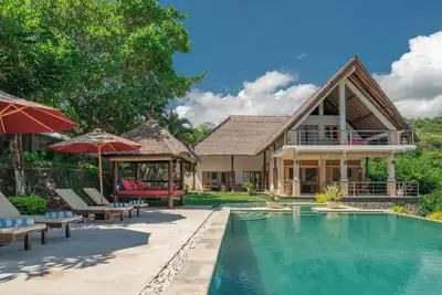 Image de Villa de luxe près de Lovina avec piscine et personnel et des vues spectaculaires!