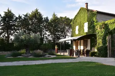 Image de Près d'Uzes Mas de caractère entièrement restauré sur un terrain de 3000m2
