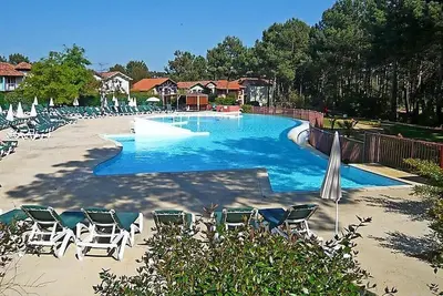 Image de Maison jumelée dans une agréable residence avec piscine proche du golf -320