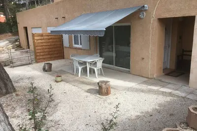 Image de Bas de villa indépendant pour 6 dans la pinède proche Aix