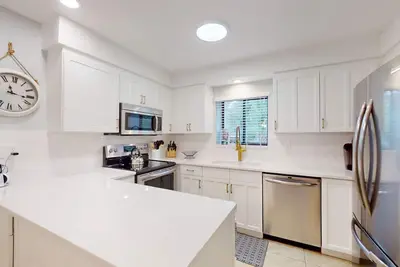 Image de Villa 2 chambres à seulement 5 minutes de la plage!