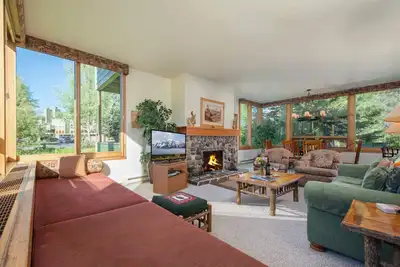 Image de Rmr: vue sur la montagne depuis cette unité de trembles pratique de 2 chambres + activités gratuites