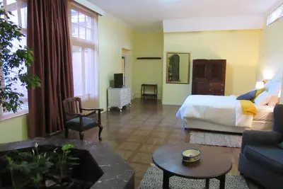 Image de Maison victorienne de 2 chambres à Cape Town City Bowl avec cour privée