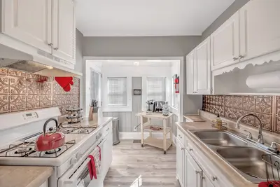 Image de Confortable et charmante maison près du centre-ville d'Atlanta. Près de beaucoup de choses!