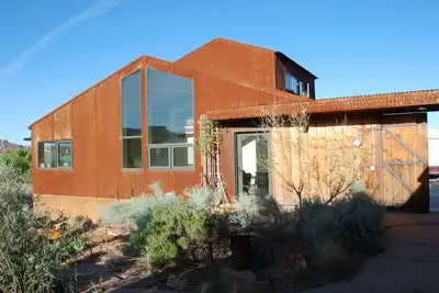 Image de Vues imprenables sur le Zion et les falaises locales avec accès à Virgin River.