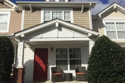 Image de Calme / haut de gamme Nashville Townhouse sur le terrain de golf