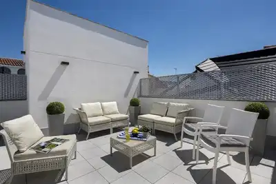Image de Apartment with Terrace in Santa Cruz. Mateos Gago