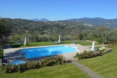 Image de Maisonnette dans Villa avec terrasse et piscine