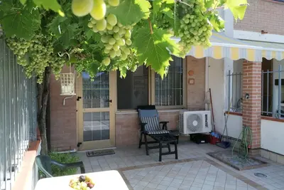 Jolie maison mitoyenne climatisée et rénovée à quelques pas de la mer