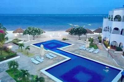 Image de Penthouse de plage de charme à Malindi, belle piscine et ménage privé