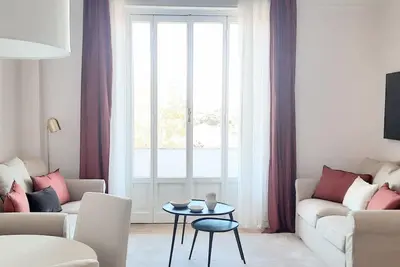 Image de Penthouse panoramique avec balcons, proche du métro