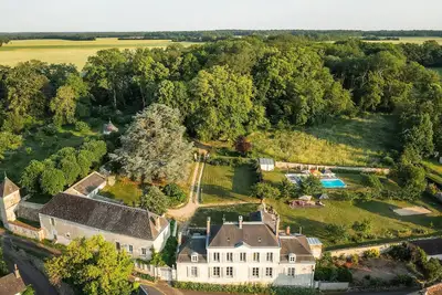 Image de Demeure de charme, nord Bourgogne, 15/22 pers, piscine chauffée, Spa, Sauna