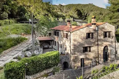 Image de Ancien moulin de 1500, dans un parc naturel, près de la mer et de la ville
