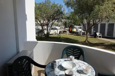 Image de Situé dans un endroit calme, bien équipé, avec jardin et parking communautaires, rez de ch