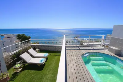 Image de Penthouse familial unique en front de mer, 400m2, Centre de Marbella, Wifi, Bbq