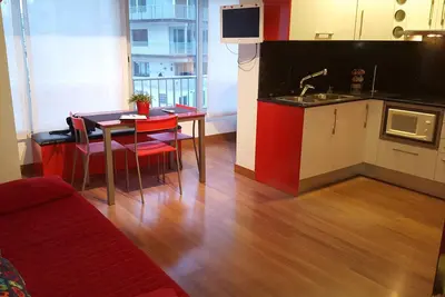 Image de Studio ( une pièce)  rénové, très bien equipé avec toutes les commodités. A 2 pas de la pr