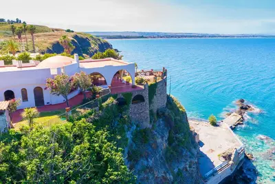 Image de Piscine, surplombant la mer