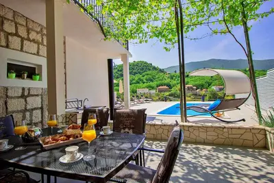 Villa avec piscine, idéal pour 6 personnes