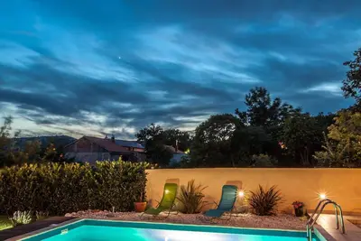 Belle villa en pleine nature avec piscine, jardin, barbecue et vue sur la mer Wi-Fi gratuit