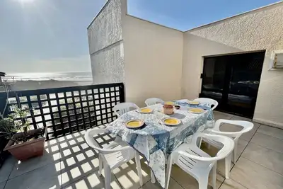 Image de Appartement situé dans une résidence donnant directement sur l'esplanade et la plage - 67601