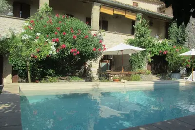 Image de Mas provençale 18ème avec piscine chauffée, climatisation, proche Uzès