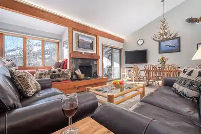 Image de Rmr: Grand condo familial dans un endroit recherché pour Aspens + Fun gratuit!