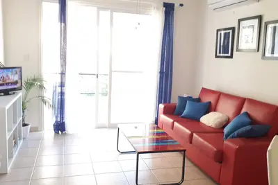 Image de Confortable appartement de 2 chambres avec piscine, emplacement parfait, climatisation, WiFi gratuit