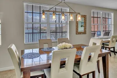 Image de Un OCÉAN Chaud Attend Avec TRÈS Peu De Foules