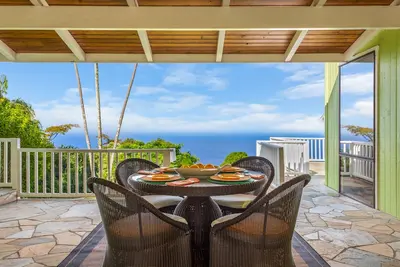 Image de Kona Coast Original Beach Boys 9. Domaine de 5 acres, piscine et vue imprenable sur l'océan