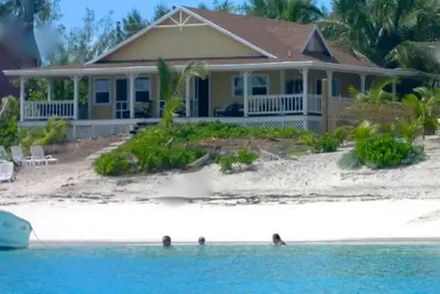 Image de Maison De Plage! ! ! Meilleur emplacement - sur Tar Bay + Kayaks inclus!