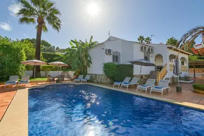 Image de Villa classique et confortable à Javea, Costa Blanca, Espagne avec piscine privée pour 8 personnes