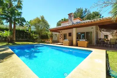 Image de Grande villa confortable avec piscine privée à Javea, Costa Blanca, Espagne pour 8 personnes