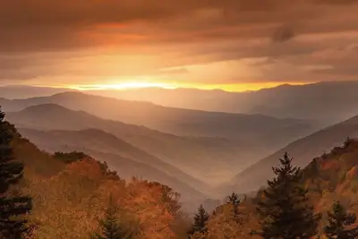 Image de Vue panoramique sur les montagnes, confort de la maison, traces du centre-ville de Gatlinburg