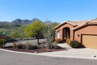 Image de Cadre tranquille au bord de Fountain Hills, près de Scottsdale, Mayo et Cubs Tc