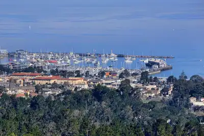 Image de Superbe vue sur le port de Monterey Bay à portée de main 3 chambres 3 salles de bain